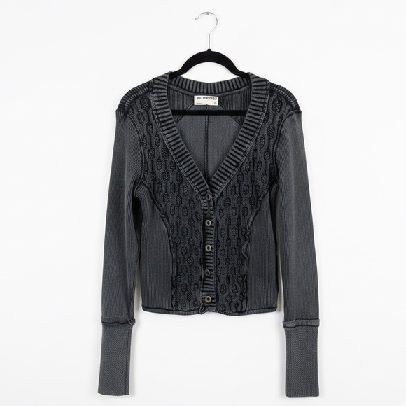 Free People We The Free Snapshot Cable Grey Cropped Cardigan Sweater Black XL - Picture 2 of 8